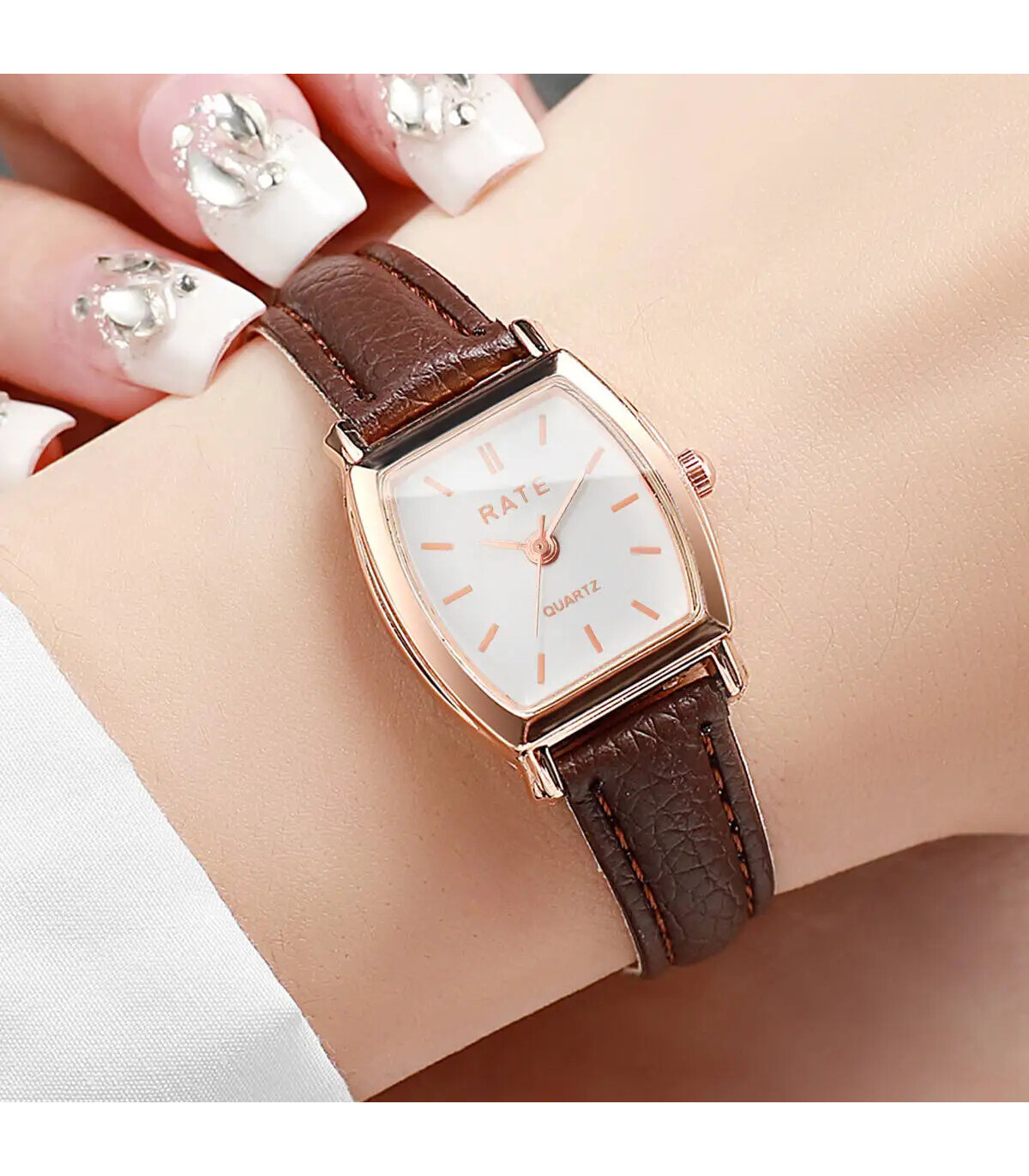 [A Without Box] Mode femmes montres décontracté petit cadran bracelet en cuir femmes montre à Q