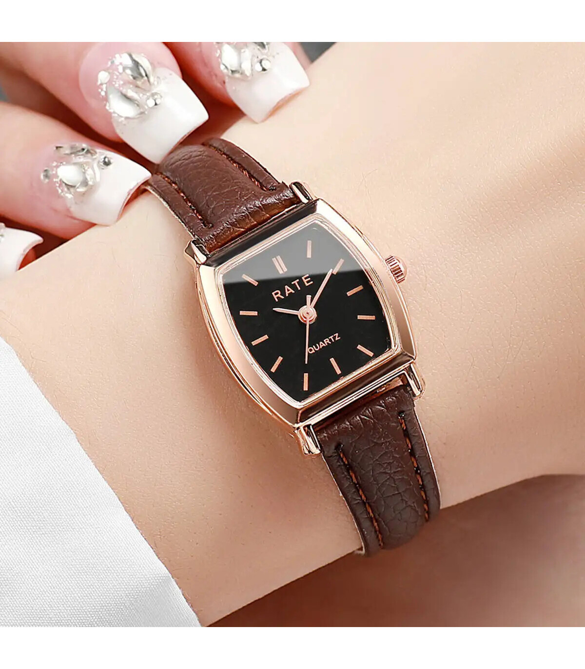 [E Without Box] Mode femmes montres décontracté petit cadran bracelet en cuir femmes montre à Q