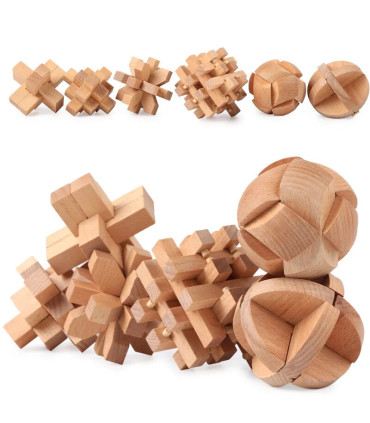Détail des pièces puzzle en bois du casse-tête 3D