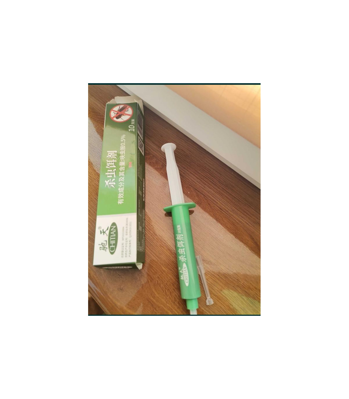 green syringe, pest control product, gel, packaging, cockroach control