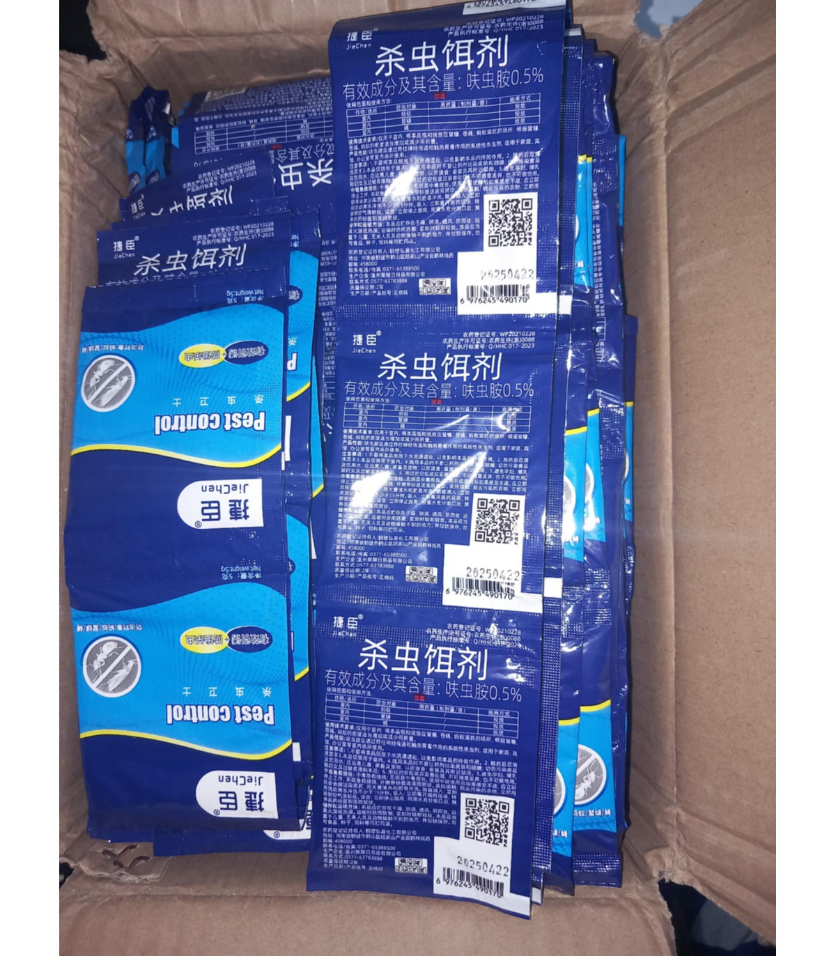 sacchetti, insetticida, anti scarafaggi, confezione blu, trattamento insetti